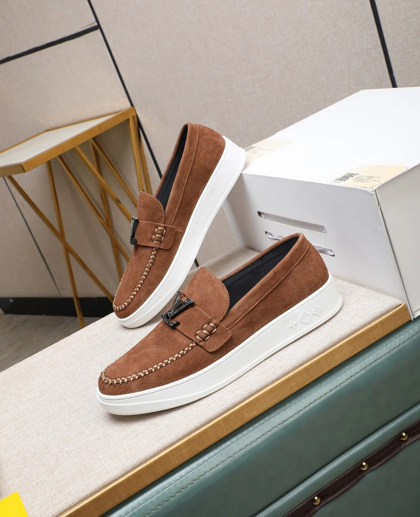 Men's shoes 💰440 📛📛【LOUIS VUITTON】Louis Vuitton official website synchronized new products 👟Milan fashion catwalk style 🇰🇾🇰🇾LV family logo, celebrity style, a must-have for fashionistas ⚠️First-layer calfskin ➕Genuine leather lining ➕Official website original version special outsole 👞Number 38-44